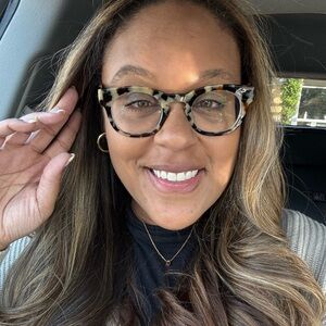 Meet your Posher, Alexis